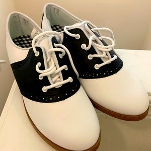 NIB Saddle shoes